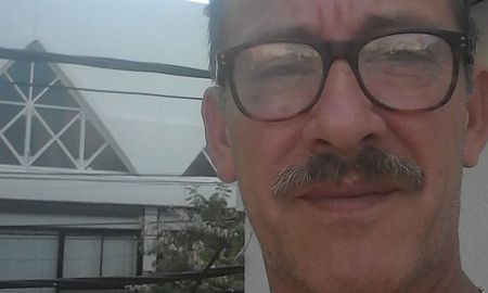Fabián Norberto Iunnisi tenía 48 años apreciado y fue asesinado a puñaladas dentro de su casa del tradicional barrio Azcuénaga de Rosario. Fabián Norberto Iunnisi tenía 48 años apreciado y fue asesinado a puñaladas dentro de su casa del tradicional barrio Azcuénaga de Rosario.