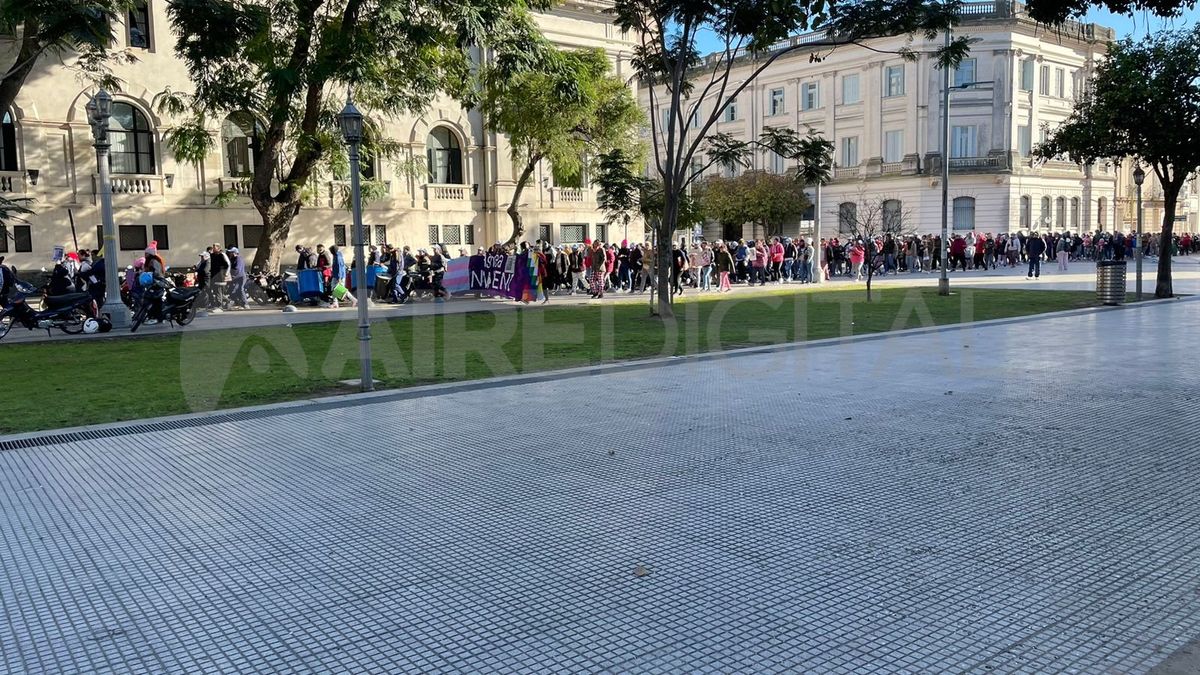 Familiares, allegados de Mónica Aquino e integrantes de la Corriente Clasista y Combativa, marcharon desde la Plaza del Soldado a Tribunales Familiares, allegados de Mónica Aquino e integrantes de la Corriente Clasista y Combativa, marcharon desde la Plaza del Soldado a Tribunales