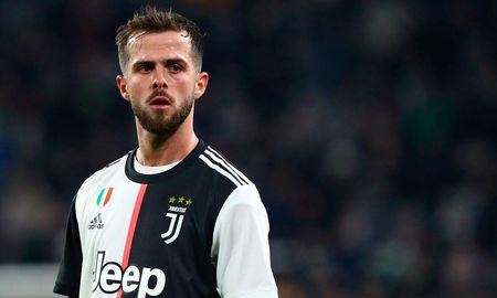 Miralem Pjanic permanecerá en aislamiento preventivo por 14 días para determinar si podrá entrenar con el resto del plantel del Barcelona. Miralem Pjanic permanecerá en aislamiento preventivo por 14 días para determinar si podrá entrenar con el resto del plantel del Barcelona.