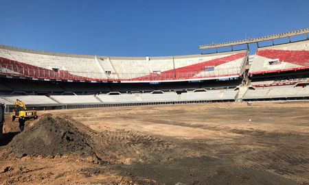 Los trabajos de remodelación del Estadio Monumental comenzaron hace 20 días y apuntan a dejar un estadio moderno por los próximos 50 años. Los trabajos de remodelación del Estadio Monumental comenzaron hace 20 días y apuntan a dejar un estadio moderno por los próximos 50 años.