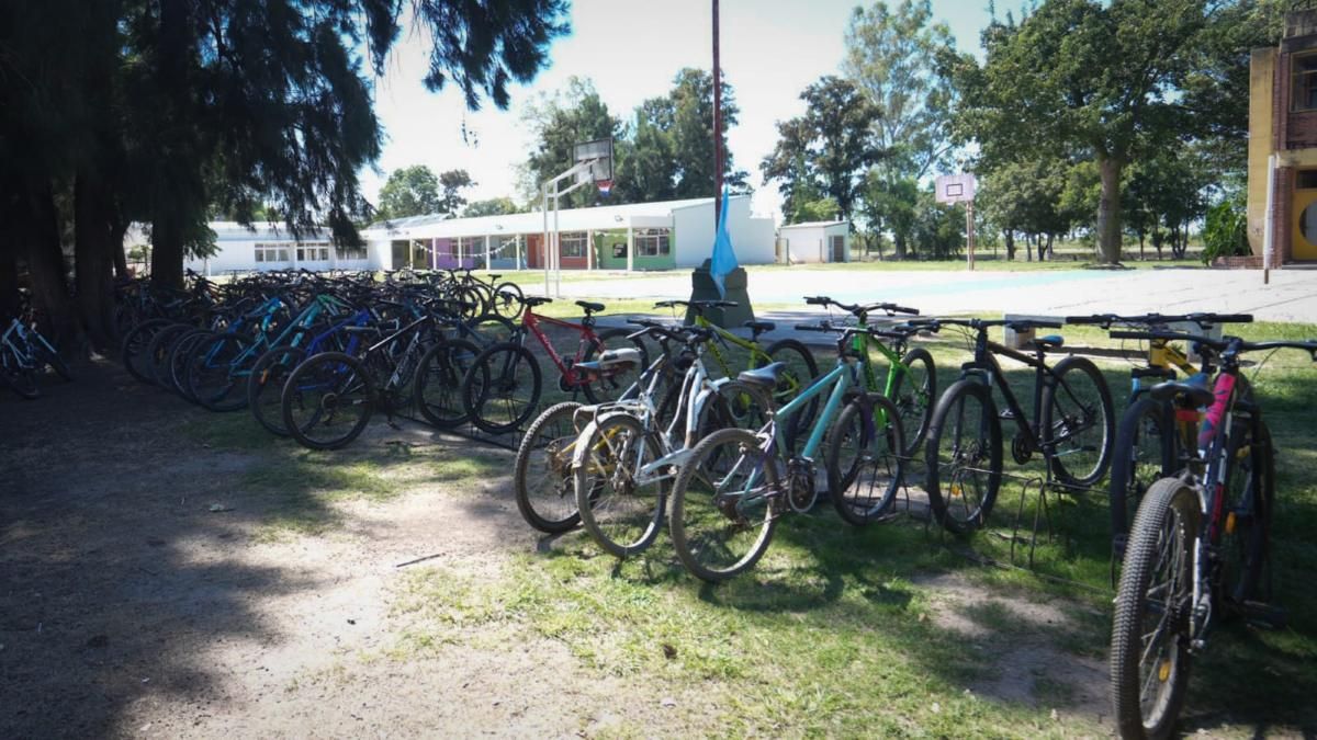 La cubierta de una bicicleta explotó y generó momentos de pánico en la escuela Mariano Moreno de San Cristóbal. La cubierta de una bicicleta explotó y generó momentos de pánico en la escuela Mariano Moreno de San Cristóbal.