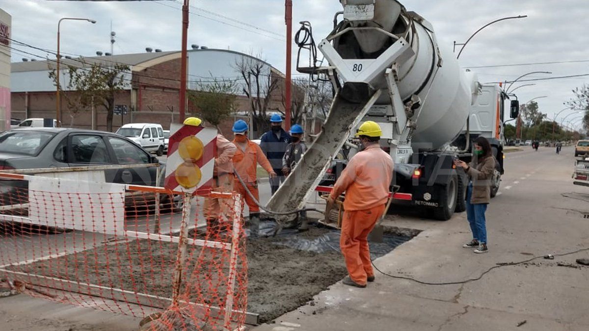 Los trabajos del plan de bacheo impulsado por la Municipalidad de Santa Fe avanzan a ritmo sostenido y superan el 50% de las obras.