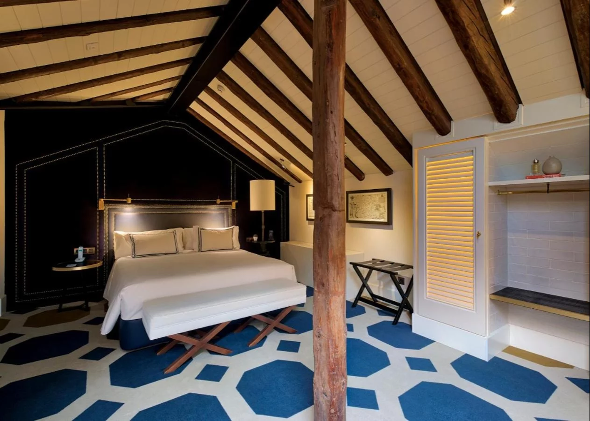 El lujoso hotel donde se hospeda Jey Mammón.