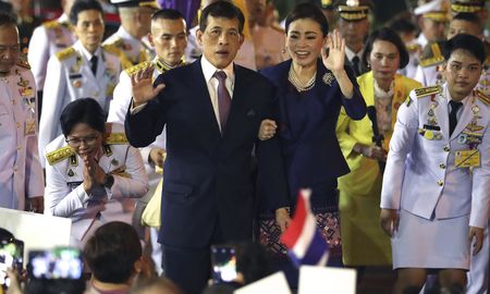 El rey de Tailandia Maha Vajiralongkorn y la reina Suthida en Bangkok. 14 de noviembre de 2020. El rey de Tailandia Maha Vajiralongkorn y la reina Suthida en Bangkok. 14 de noviembre de 2020.
