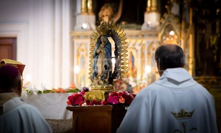 Se puede asistir presencialmente a la parroquia o ver por la transmisión en la cuenta de Facebook del templo. Se puede asistir presencialmente a la parroquia o ver por la transmisión en la cuenta de Facebook del templo.