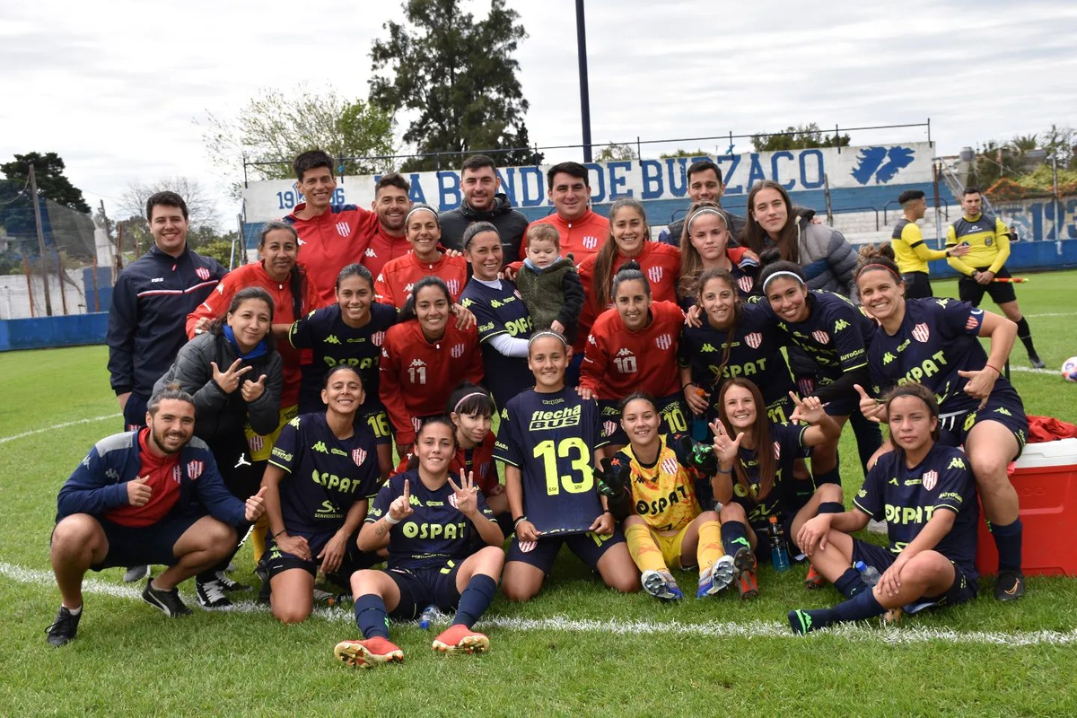 Las Tatengues vencieron a San Martín de Burzaco por 13-0 en el partido correspondiente a la fecha 7 del torneo clausura. Las Tatengues vencieron a San Martín de Burzaco por 13-0 en el partido correspondiente a la fecha 7 del torneo clausura.