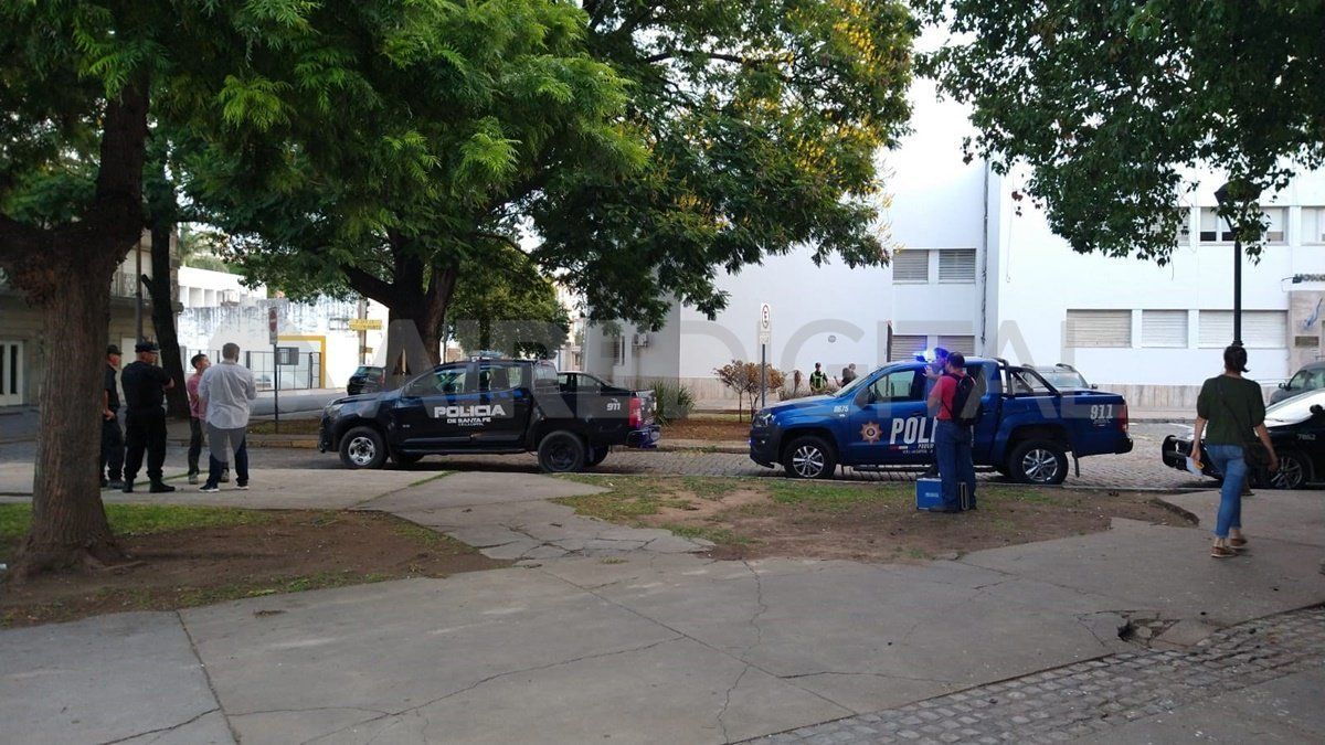 Personal policial y de explosivos desplegaron un importante operativo en las inmediaciones de 1° de Mayo al 2.100.