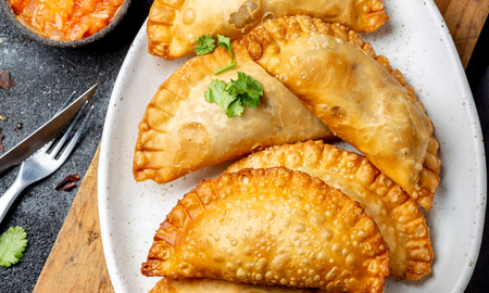 Según un estudio realizado por la Apyce, la empanada es el tercer alimento de los cinco más consumidos en Argentina y los gustos más elegidos por los argentinos son el de carne, con un 28 por ciento, seguido del relleno de jamón y queso con 20 por ciento y en tercer lugar la empanada de pollo con un 17 por ciento. Según un estudio realizado por la Apyce, la empanada es el tercer alimento de los cinco más consumidos en Argentina y los gustos más elegidos por los argentinos son el de carne, con un 28 por ciento, seguido del relleno de jamón y queso con 20 por ciento y en tercer lugar la empanada de pollo con un 17 por ciento.