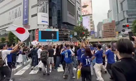 El cruce de Shibuya, ubicado en pleno corazón de Tokio, recibe diariamente a más de dos millones de peatones y se transformó en el epicentro de los festejos deportivos locales. El cruce de Shibuya, ubicado en pleno corazón de Tokio, recibe diariamente a más de dos millones de peatones y se transformó en el epicentro de los festejos deportivos locales.