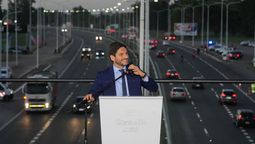 altText(El gobernador Maximiliano Pullaro inauguró el tercer carril de la autopista)}