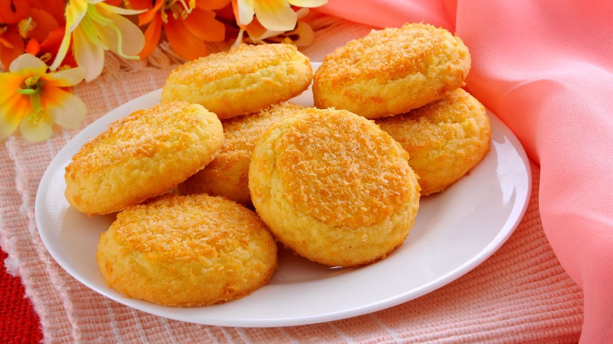 La receta para hacer galletas de coco sin harina y con pocos ingredientes.