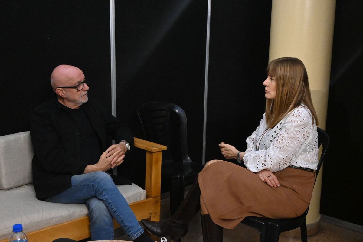 “Que se piense en mí como una de las opciones para representar, por lo menos, una fracción de lo que es la cultura rosarina, me halaga y es una forma de devolverle algo a Rosario”, señaló Juan Carlos Baglietto. “Que se piense en mí como una de las opciones para representar, por lo menos, una fracción de lo que es la cultura rosarina, me halaga y es una forma de devolverle algo a Rosario”, señaló Juan Carlos Baglietto.