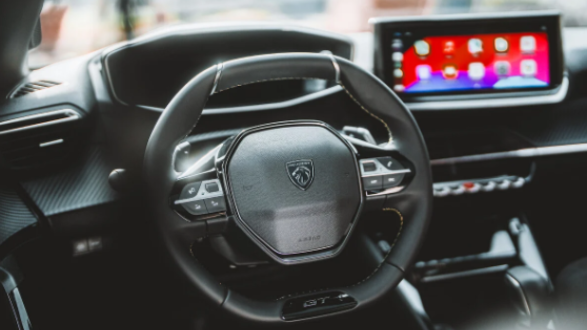 El nuevo Peugeot 2008 ofrece una visión envolvente e intuitiva a través de su pantalla de 10 El nuevo Peugeot 2008 ofrece una visión envolvente e intuitiva a través de su pantalla de 10
