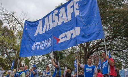 Según confirmaron a Aire Digital desde Amsafe, los delegados gremiales se reunirán el miércoles para definir una postura. Según confirmaron a Aire Digital desde Amsafe, los delegados gremiales se reunirán el miércoles para definir una postura.