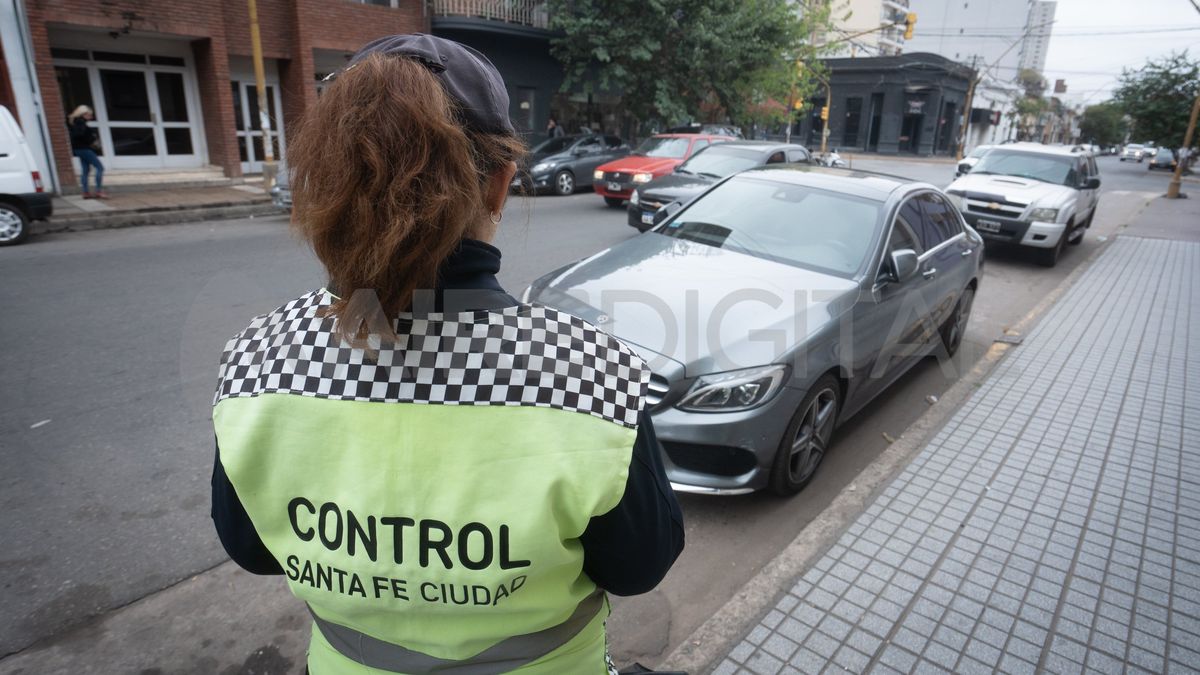 Aplicaciones de viajes: pese a estar autorizado por Ordenanza, inspectores le secuestraron el auto a un remisero por trabajar con Uber