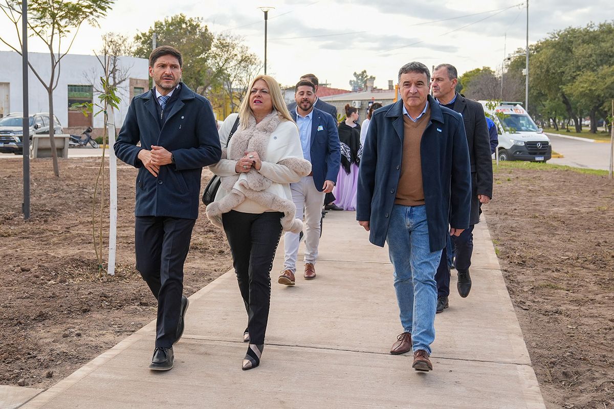 “Vamos a seguir defendiendo un país federal para que los recursos vuelvan al interior”, dijo el mandatario durante el acto, realizado en el marco del Día de la Independencia y del 134° aniversario de la ciudad. “Vamos a seguir defendiendo un país federal para que los recursos vuelvan al interior”, dijo el mandatario durante el acto, realizado en el marco del Día de la Independencia y del 134° aniversario de la ciudad.