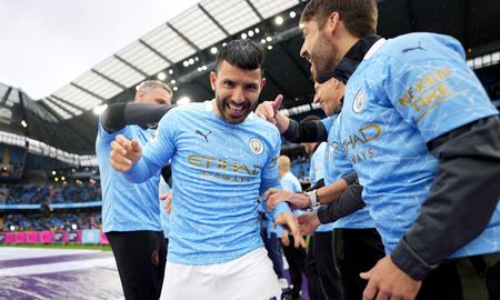 Sergio Kun Agüero jugó su último partido de la Premier League con el Manchester City, anotó un doblete y quebró otro récord. Sergio Kun Agüero jugó su último partido de la Premier League con el Manchester City, anotó un doblete y quebró otro récord.