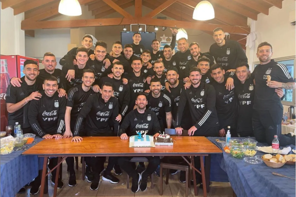 La Selección Argentina ya hizo su primer asado en Qatar.