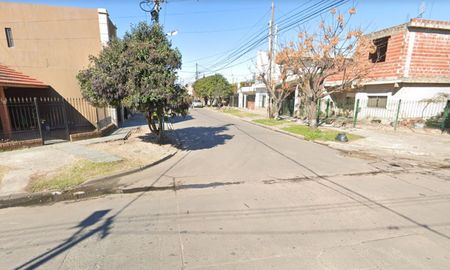 El hecho ocurrió alrededor de las 7 en la esquina de las calles 846 y 895, en dicha localidad del partido de Quilmes, en la zona sur del conurbano. El hecho ocurrió alrededor de las 7 en la esquina de las calles 846 y 895, en dicha localidad del partido de Quilmes, en la zona sur del conurbano.