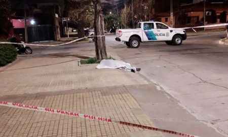 Un peluquero mató a un ladrón de 15 años en La Plata. Un peluquero mató a un ladrón de 15 años en La Plata.