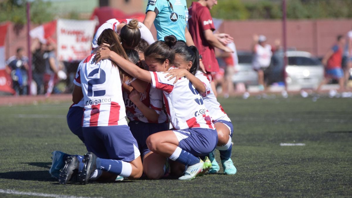 Unión ya juega ante Lanús la revancha por el ascenso a Primera.