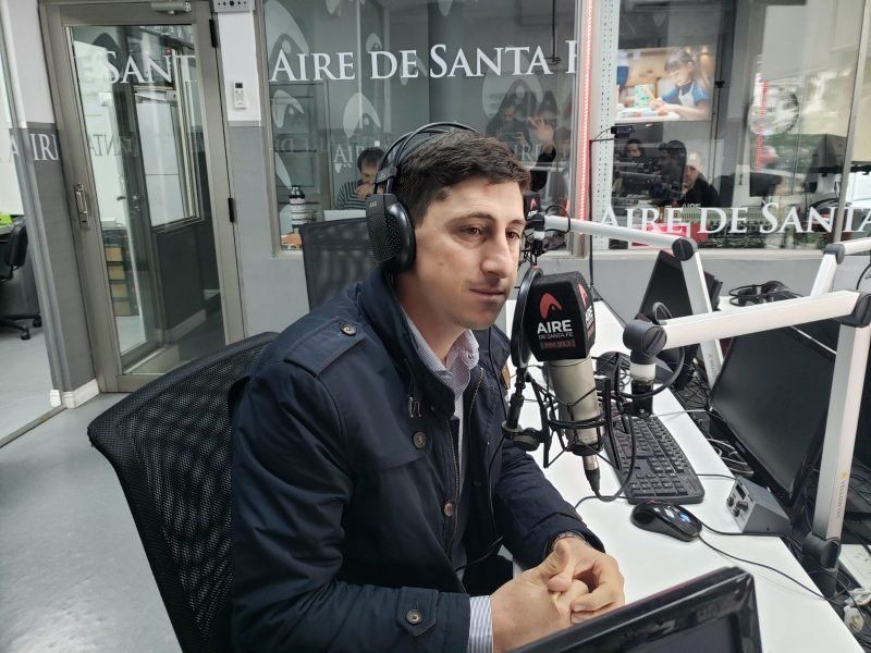 El concejal de Santa Fe, Julio Garibaldi, acompañó la puesta en marcha del servicio de internet en Las Lomas