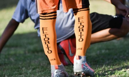 Violencia en la Liga Rosarina: un hincha le pegó con un palo en la cabeza a un jugador Violencia en la Liga Rosarina: un hincha le pegó con un palo en la cabeza a un jugador