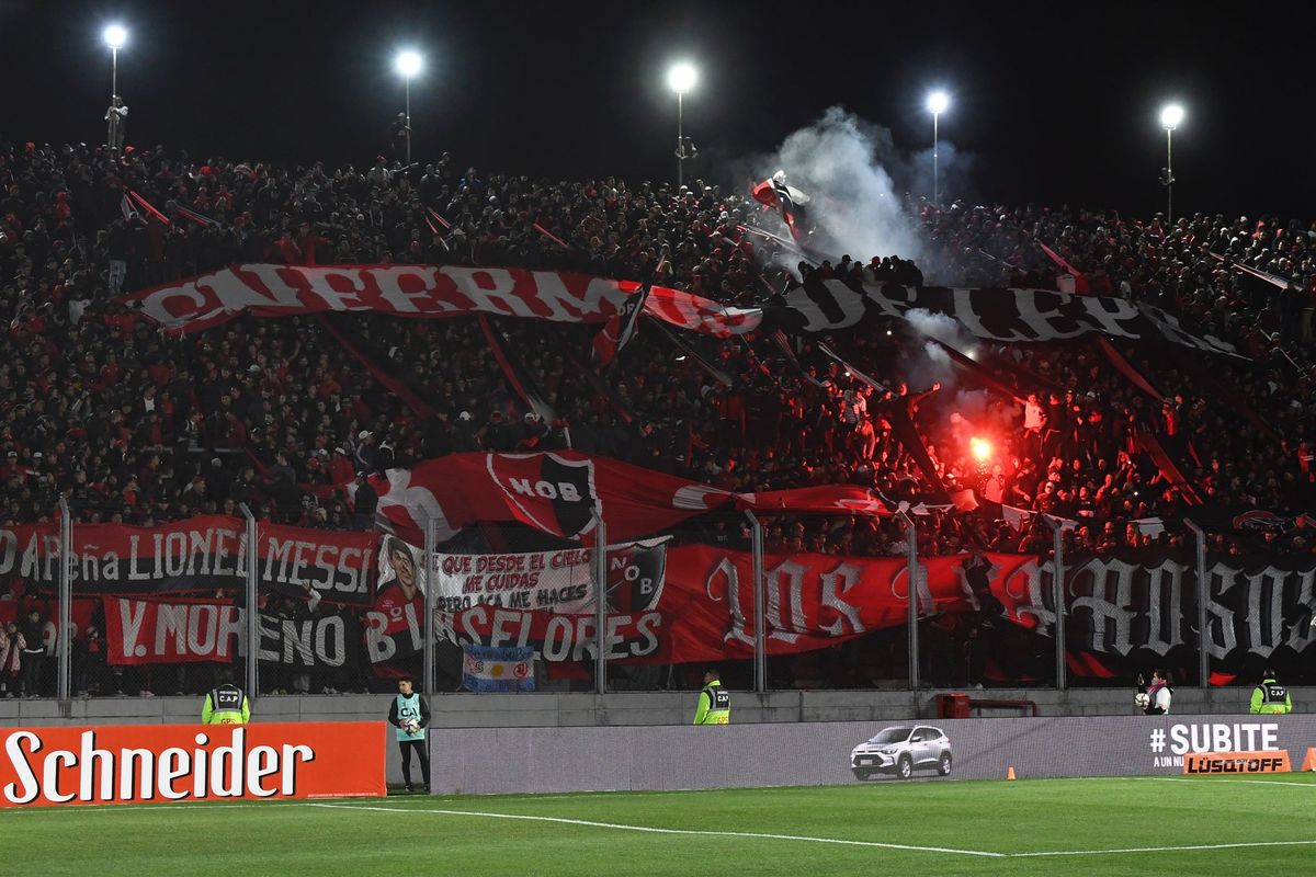 En medio de una crisis deportiva, Newell's juega hoy por Copa Argentina contra Central Córdoba. En medio de una crisis deportiva, Newell's juega hoy por Copa Argentina contra Central Córdoba.