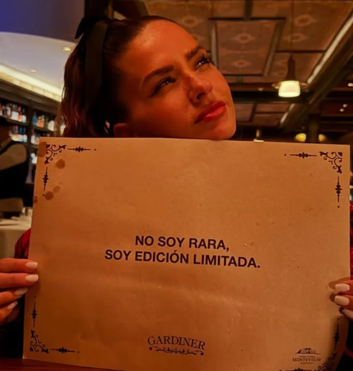 La China Suárez posó con un cartel provocativo. La China Suárez posó con un cartel provocativo.
