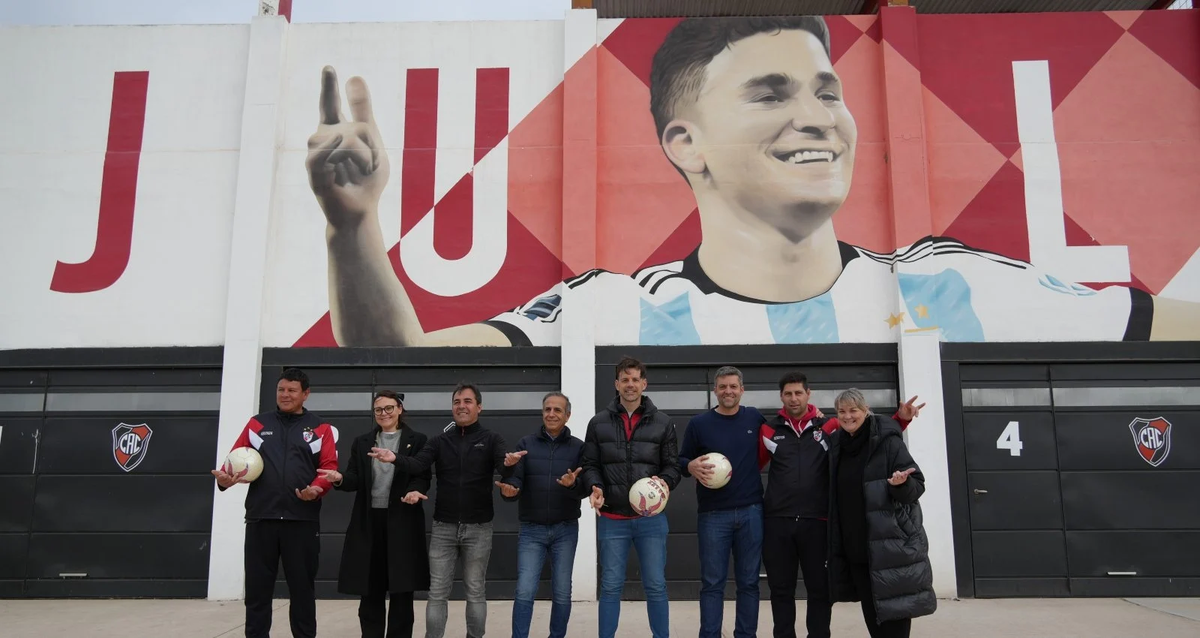 El gesto de Julián Álvarez con un club de Argentina