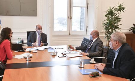 La foto de la reunión de este lunes a la mañana entre Juan Manzur, Elizabeth Gómez Alcorta, el ministro de transporte, Alexis Guerrera, y el de Educación, Jaime Perczyk. La foto de la reunión de este lunes a la mañana entre Juan Manzur, Elizabeth Gómez Alcorta, el ministro de transporte, Alexis Guerrera, y el de Educación, Jaime Perczyk.