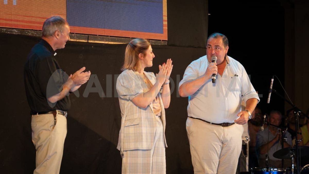 El intendente de Santa Fe, Juan Pablo Poletti, junto a la vicegobernadora de la provincia, Gisela Scaglia, y el padre Olidio Panigo. El intendente de Santa Fe, Juan Pablo Poletti, junto a la vicegobernadora de la provincia, Gisela Scaglia, y el padre Olidio Panigo.