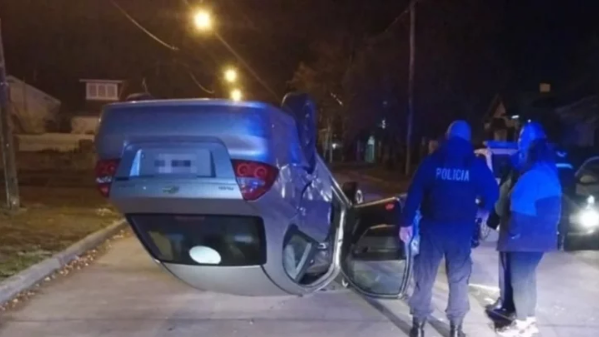 Trágico accidente vial: investigan vehículo abandonado en la vía pública