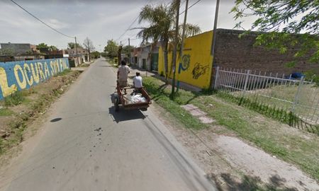 Tres hombres resultaron heridos en la zona norte de Rosario cuando jugaban un partido de fútbol en una canchita de barrio. Tres hombres resultaron heridos en la zona norte de Rosario cuando jugaban un partido de fútbol en una canchita de barrio.