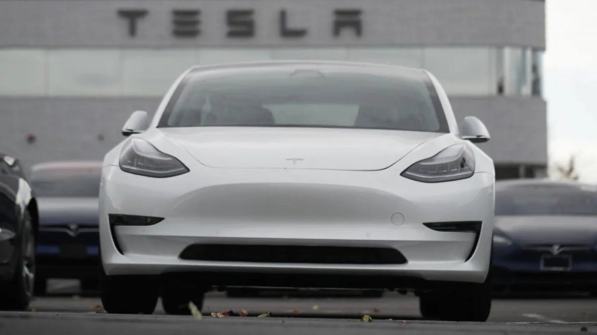 Tesla ofrece uno de los mejores sistemas de conducción autónoma del mercado.