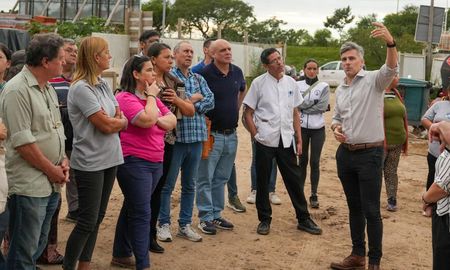 Funcionarios y referentes barriales de Santa Fe destacaron la participación comunitaria y el uso futuro de la infraestructura que se está construyendo para los Juegos Suramericanos. Funcionarios y referentes barriales de Santa Fe destacaron la participación comunitaria y el uso futuro de la infraestructura que se está construyendo para los Juegos Suramericanos.