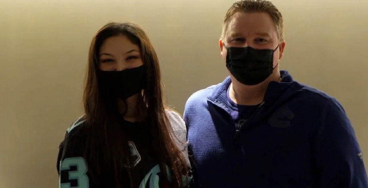 Estaba en un partido y una desconocida le mostró su teléfono con una advertencia: salvó su vida