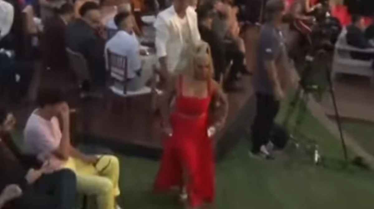 Gladys La Bomba Tucumana se mostr&oacute; furiosa y decidi&oacute; abandonar los Premios Carlos.