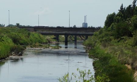 Una decisión judicial condenó a un shopping a tratar de forma adecuada sus efluentes y a obtener un certificado de aptitud ambiental. Una decisión judicial condenó a un shopping a tratar de forma adecuada sus efluentes y a obtener un certificado de aptitud ambiental.