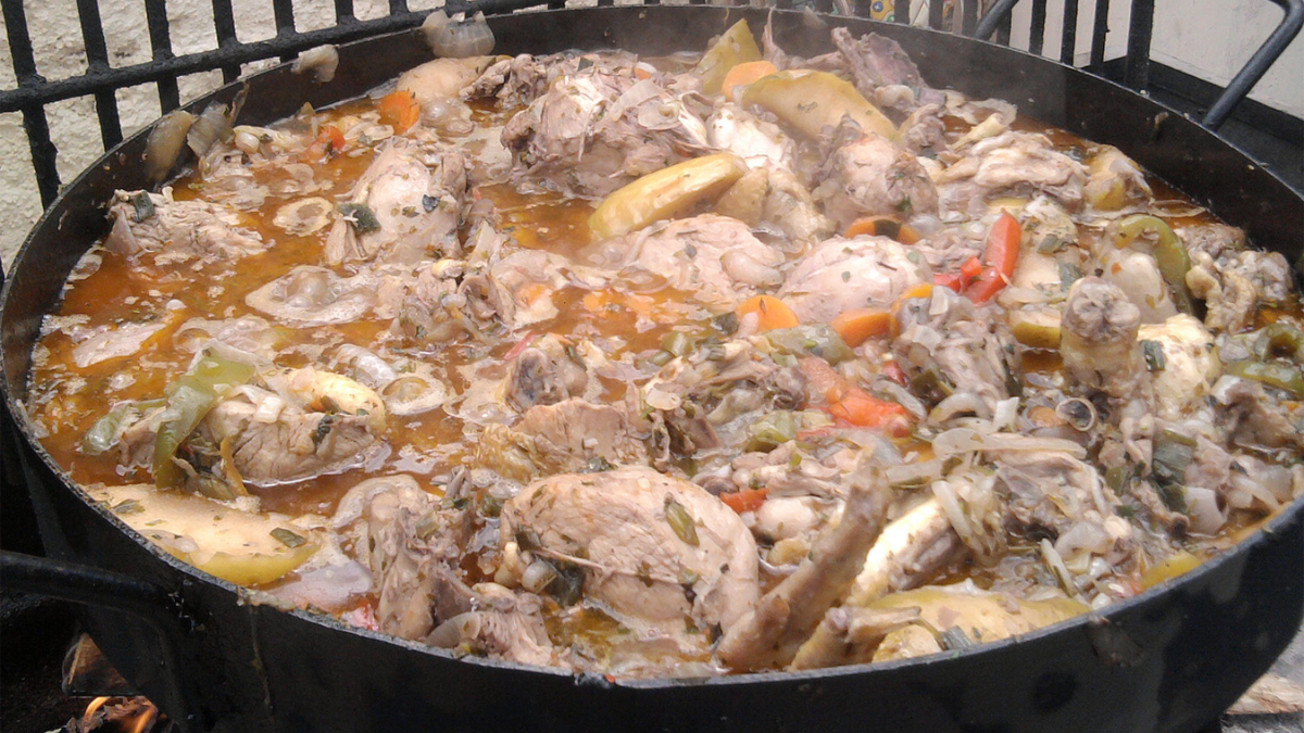 El arroz con pollo al disco es una receta deliciosa que lleva ingredientes sencillos de conseguir. El arroz con pollo al disco es una receta deliciosa que lleva ingredientes sencillos de conseguir.