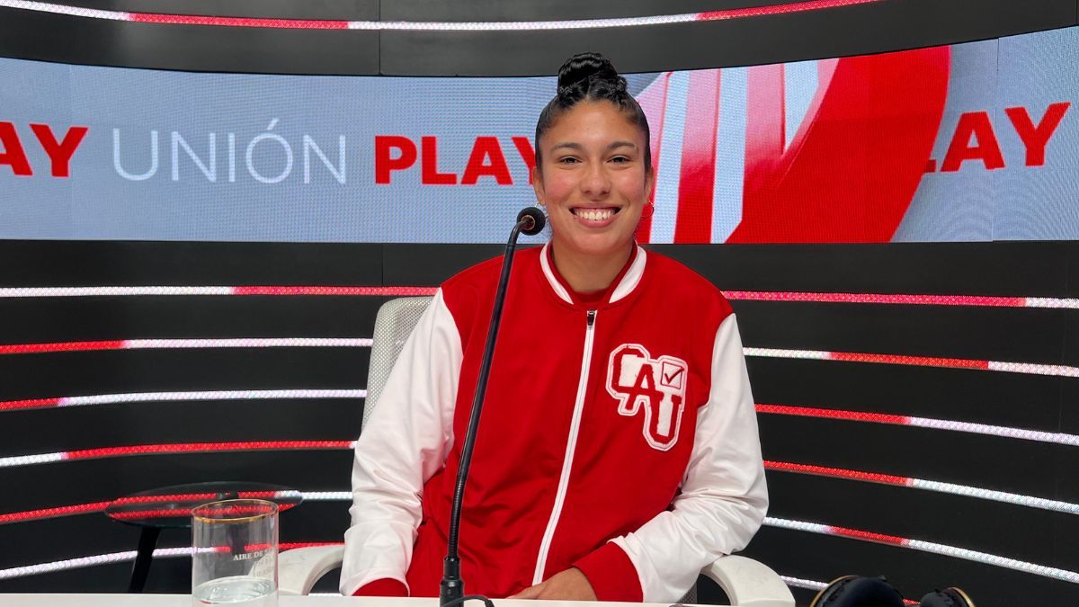 Aldana Villalba visitó Unión Play en el día de la futbolista argentina.