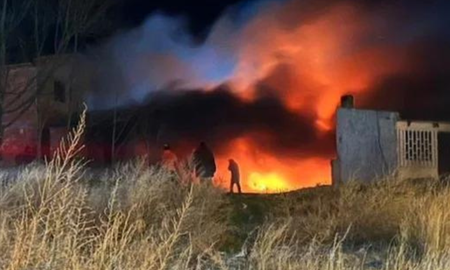 Una familia de Dolavón en Chubut, sufrió un grave incendio en su casa, mientras miraban televisión. Una familia de Dolavón en Chubut, sufrió un grave incendio en su casa, mientras miraban televisión.