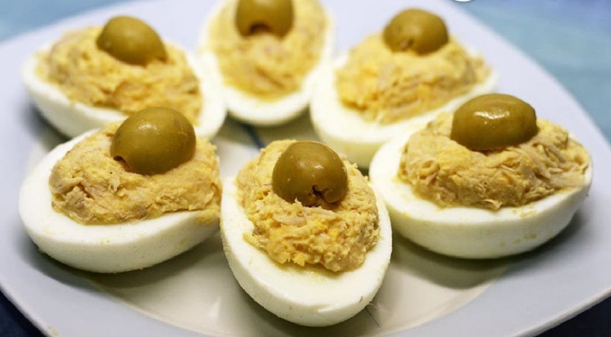 Los huevos rellenos es una receta ideal navideña que nunca falla y se puede hacer todo el año
