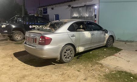 Los paraguayos circulaban a bordo de un Toyota gris que fue estacionado fuera de la Comisaría tras el procedimiento. Los paraguayos circulaban a bordo de un Toyota gris que fue estacionado fuera de la Comisaría tras el procedimiento.