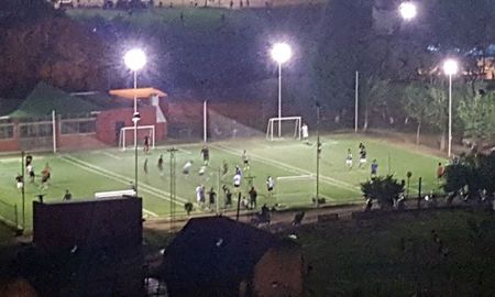 jugaban al futbol en el club bahco y terminaron a los balazos: hay un herido jugaban al futbol en el club bahco y terminaron a los balazos: hay un herido