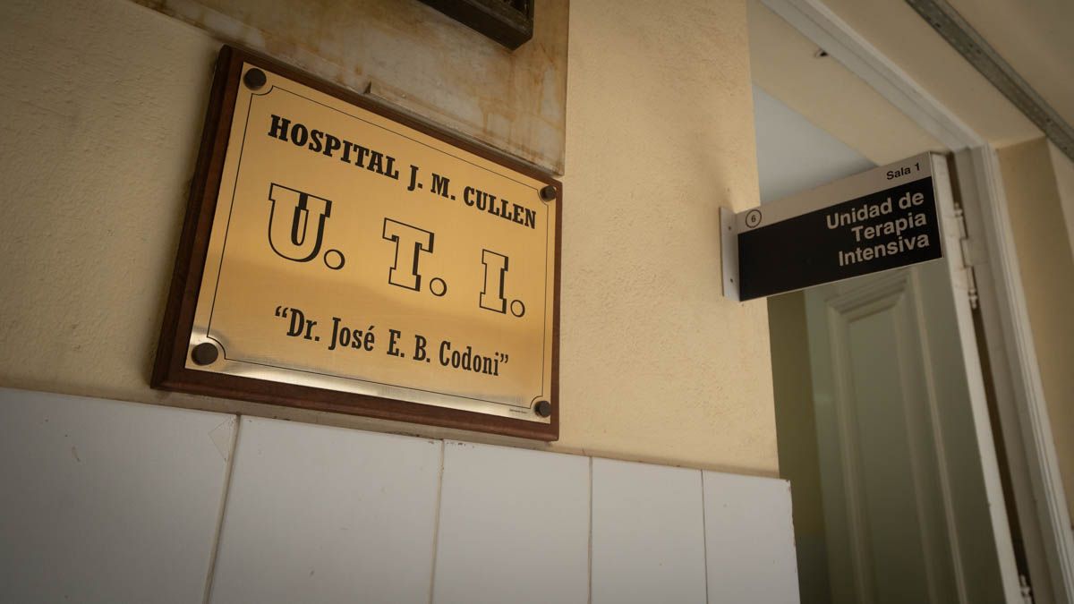 Un joven recibió un disparo en barrio Santa Rosa de Lima y está internado en grave estado en el hospital Cullen.