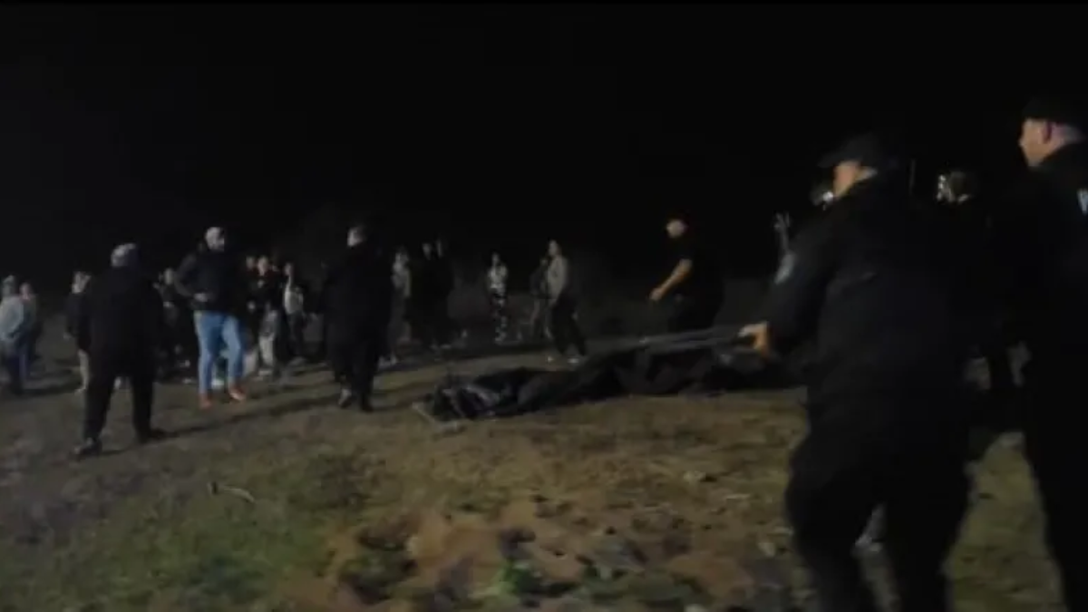 Las imágenes del fuerte enfrentamiento entre vecinos y la policía en Avellaneda. Las imágenes del fuerte enfrentamiento entre vecinos y la policía en Avellaneda.