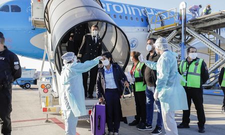 Los vuelos traen, entre otras cosas, material de laboratorio para realizar testeos en el marco de la pandemia de coronavirus. Los vuelos traen, entre otras cosas, material de laboratorio para realizar testeos en el marco de la pandemia de coronavirus.
