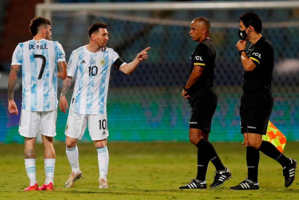 La Selección Argentina de Lionel Messi juega este martes frente a Colombia por las semifinales de la Copa América.