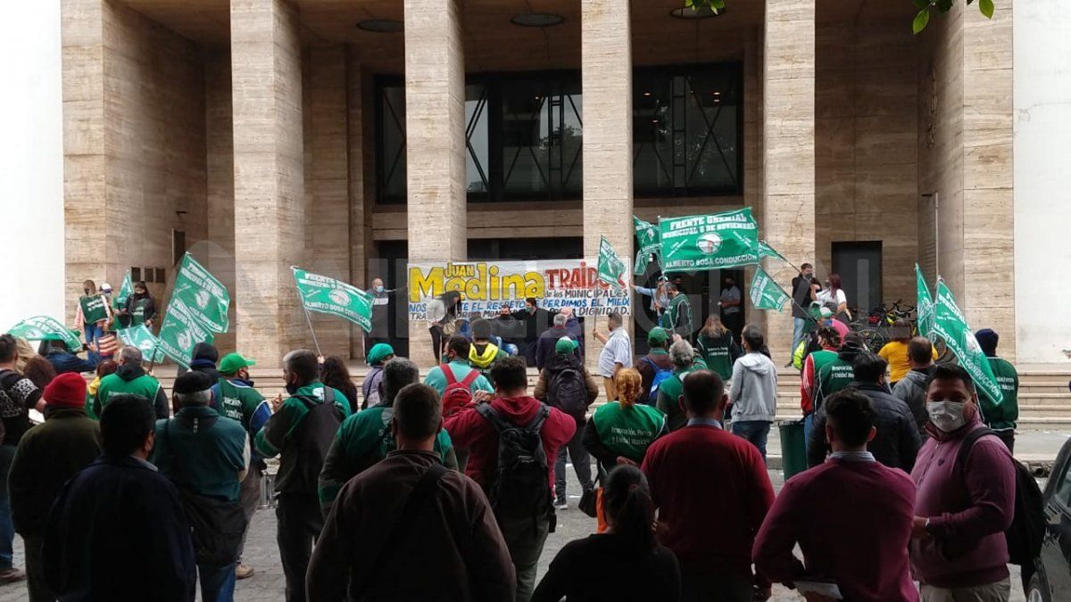 La manifestación se concentró en la explanada de la Municipalidad.